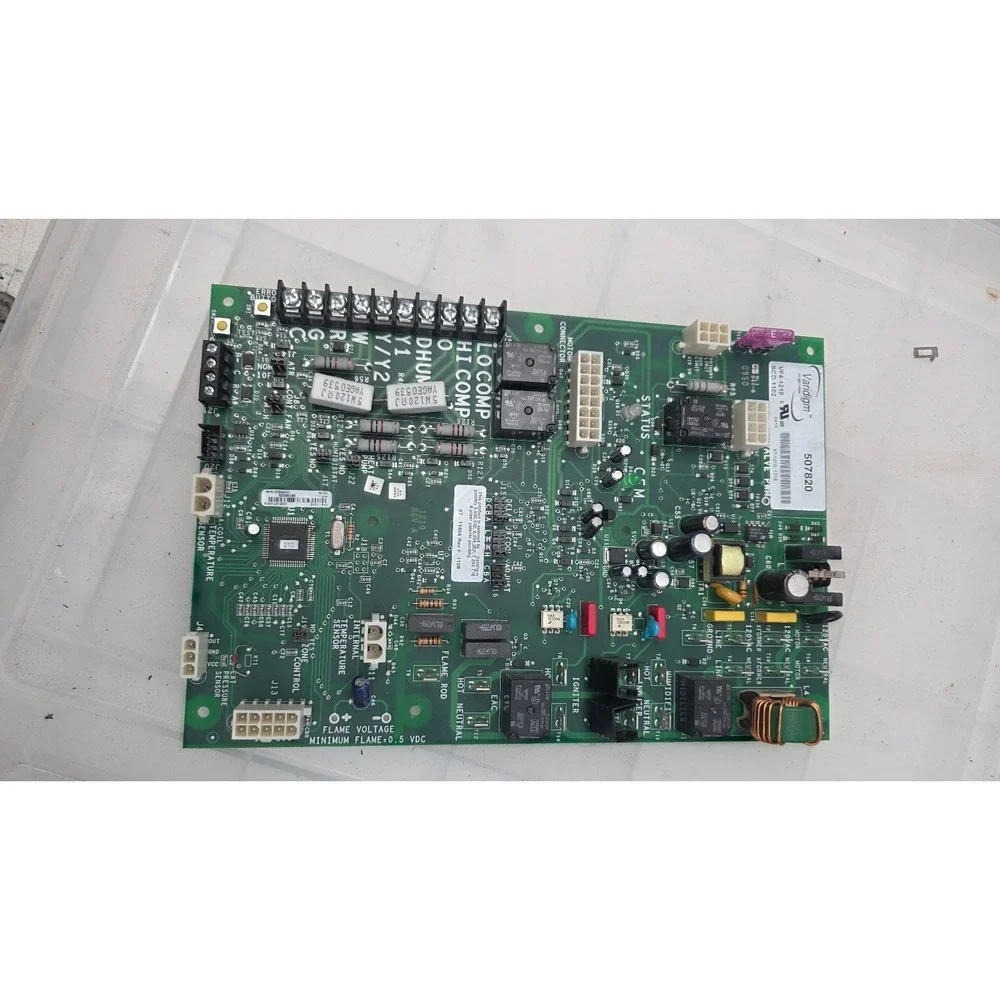 York Luxaire VARIDIGM 507820 Control Board VF4-1210 SCD-1102